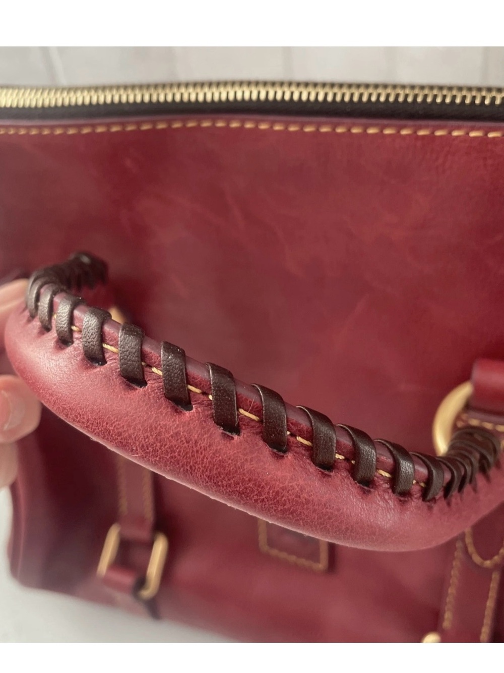 ❤️🤍💙Dooney & Bourke Wine Red Leather Satchel with Gold Hardware - Picture 13 of 15